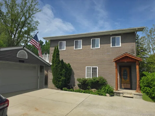135 N Haven St, Novi, MI 48377