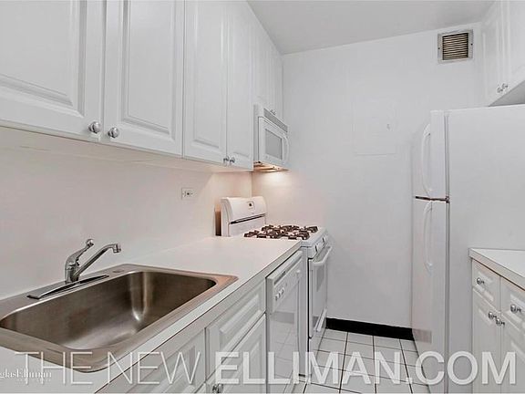 4th image of 230 W 55th St APT 16F