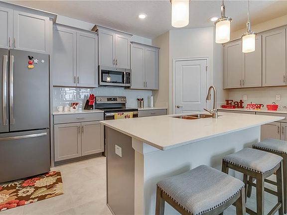 3rd image of 3045 Beaver Creek Dr