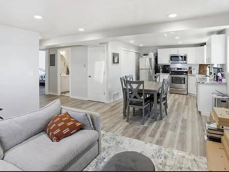 3306 N Fairfield Rd — Photo 1