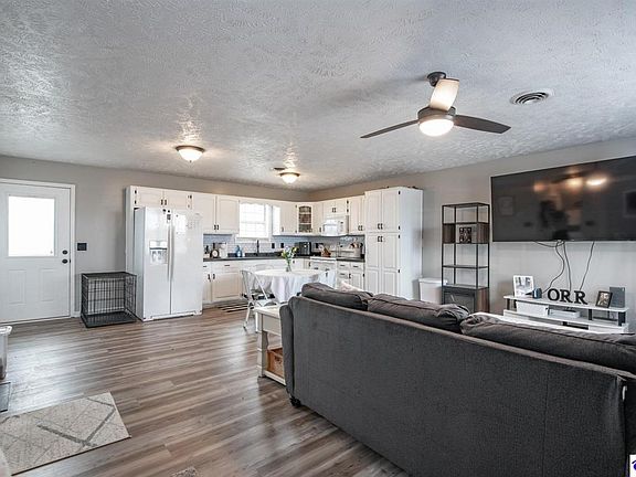 3rd image of 1035 Bailey Rd