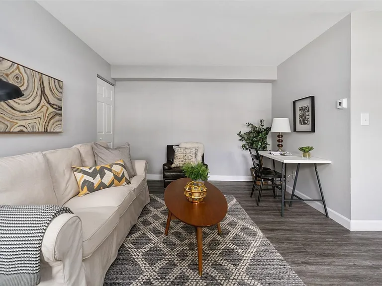 Maple View Apartments — Photo 3
