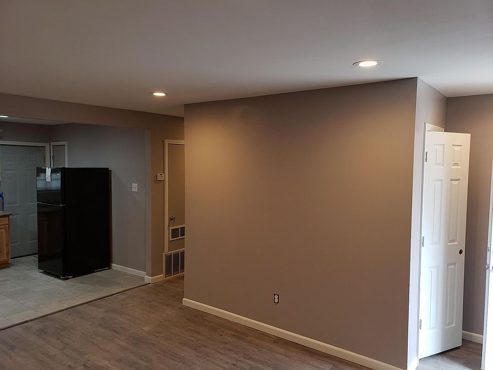 2nd image of 621 E Rose St
