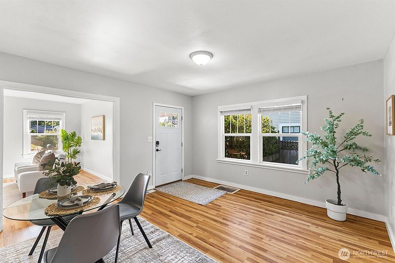 4th image of 2827 Walnut Street