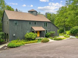 20 Old Gravity Rd, Carbondale, PA 18407