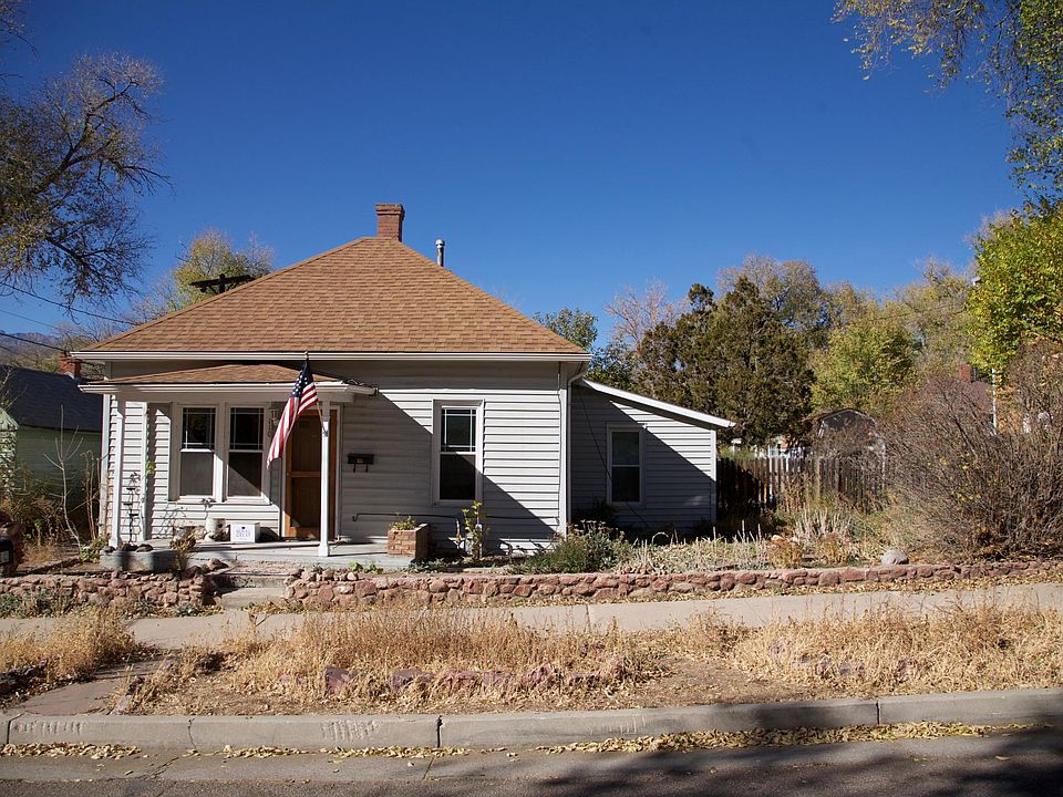 Front of home... winter photo, unfortunately.