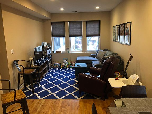 Living room facing the courtyard - previous decoration