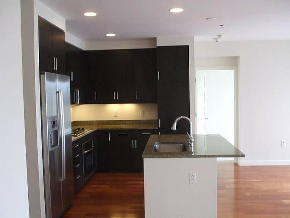 3rd image of 814 Waterplace 200 Exchange St #814