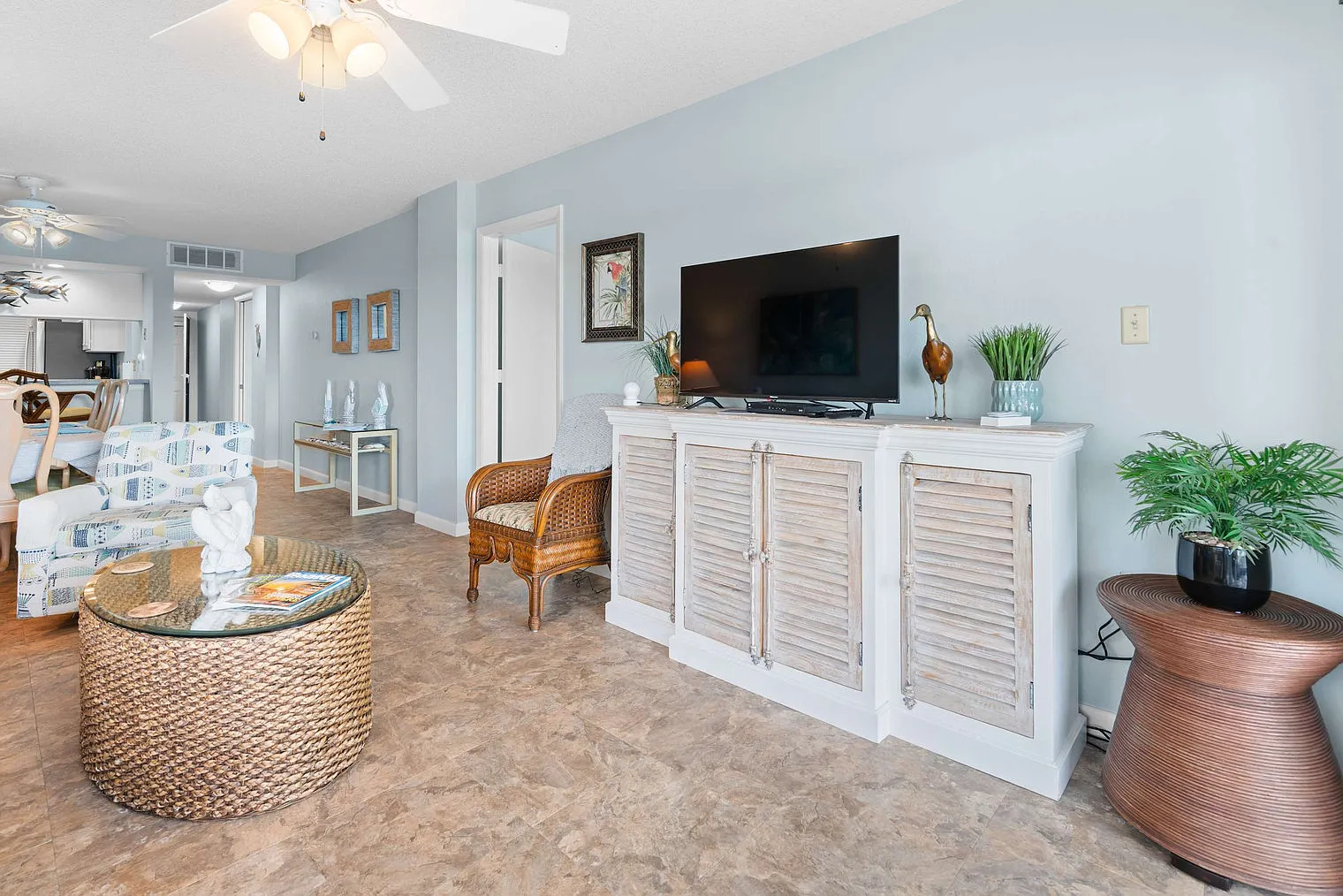 2 bed, 2.0 bath, 893 sqft, $7,830 — Photo 3