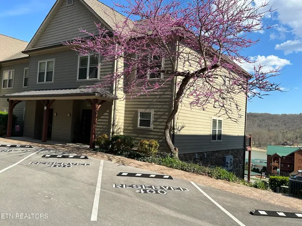 140 Broadleaf Dr #400, Caryville, TN 37714