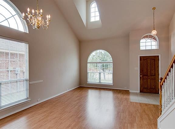 3rd image of 3505 Varden St