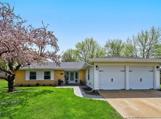 1555 Glen Lake Rd, Hoffman Estates, IL 60169