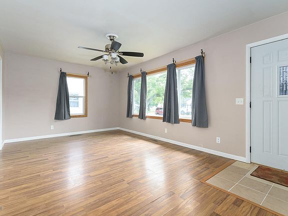 5th image of 47 Woodlawn Ave S