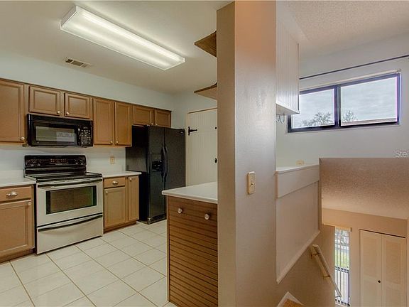 3rd image of 2960 Clubview Dr #1