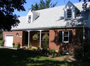 2759 N Charlotte St, Gilbertsville, PA 19525