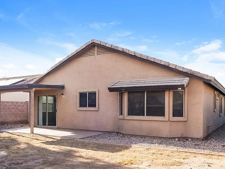 25703 W Saint Charles Ct — Photo 16