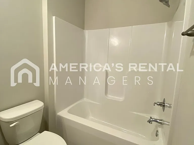 581 Andrew Dr — Photo 10