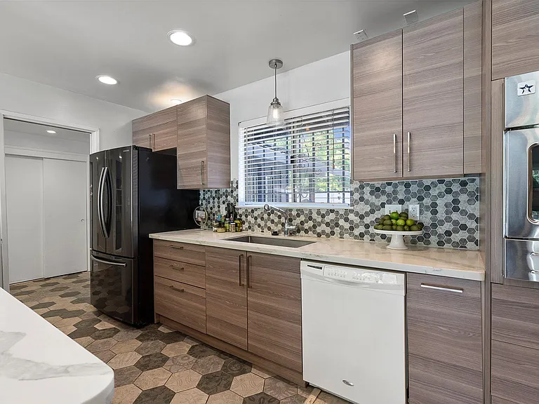 2107 Amador Ave — Photo 8