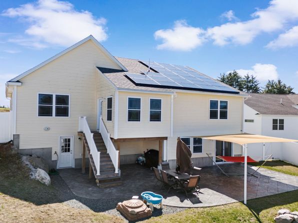 52 Curtis Commons Circle, Milford, NH 03055