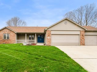 912 E Hawthorn Ln, Columbia City, IN 46725