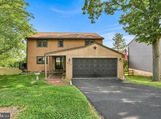 201 Pembroke Dr, Reading, PA 19607