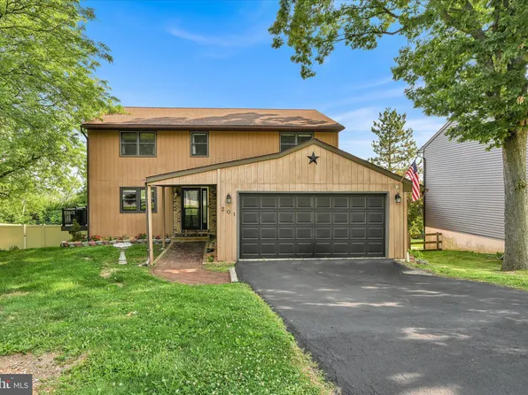 201 Pembroke Dr, Reading, PA 19607