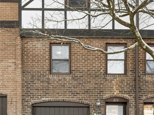 213 Newton Sq, Coraopolis, PA 15108