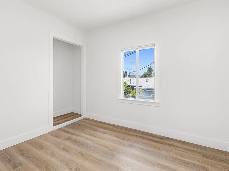 401 105th Ave #401 — Photo 3