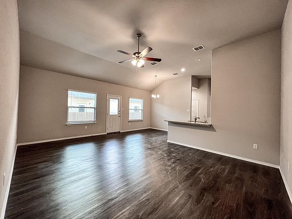 4th image of 112 Highland Hts