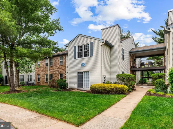 37 Village Ln Building 5, Mount Laurel, NJ 08054