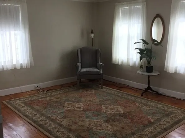 905 Washington St #2R, Holliston, MA 01746