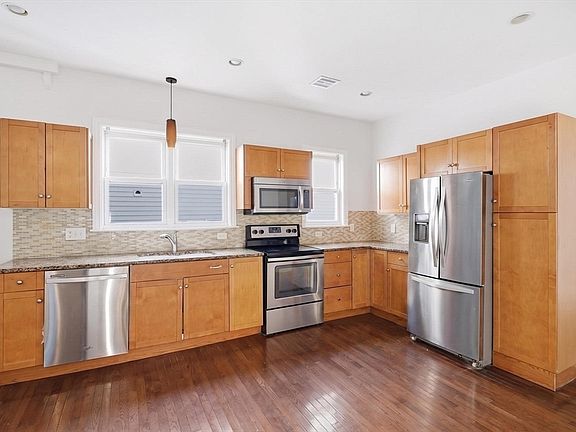4th image of 31 Franklin Ave