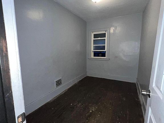 5th image of 14845 Indiana St
