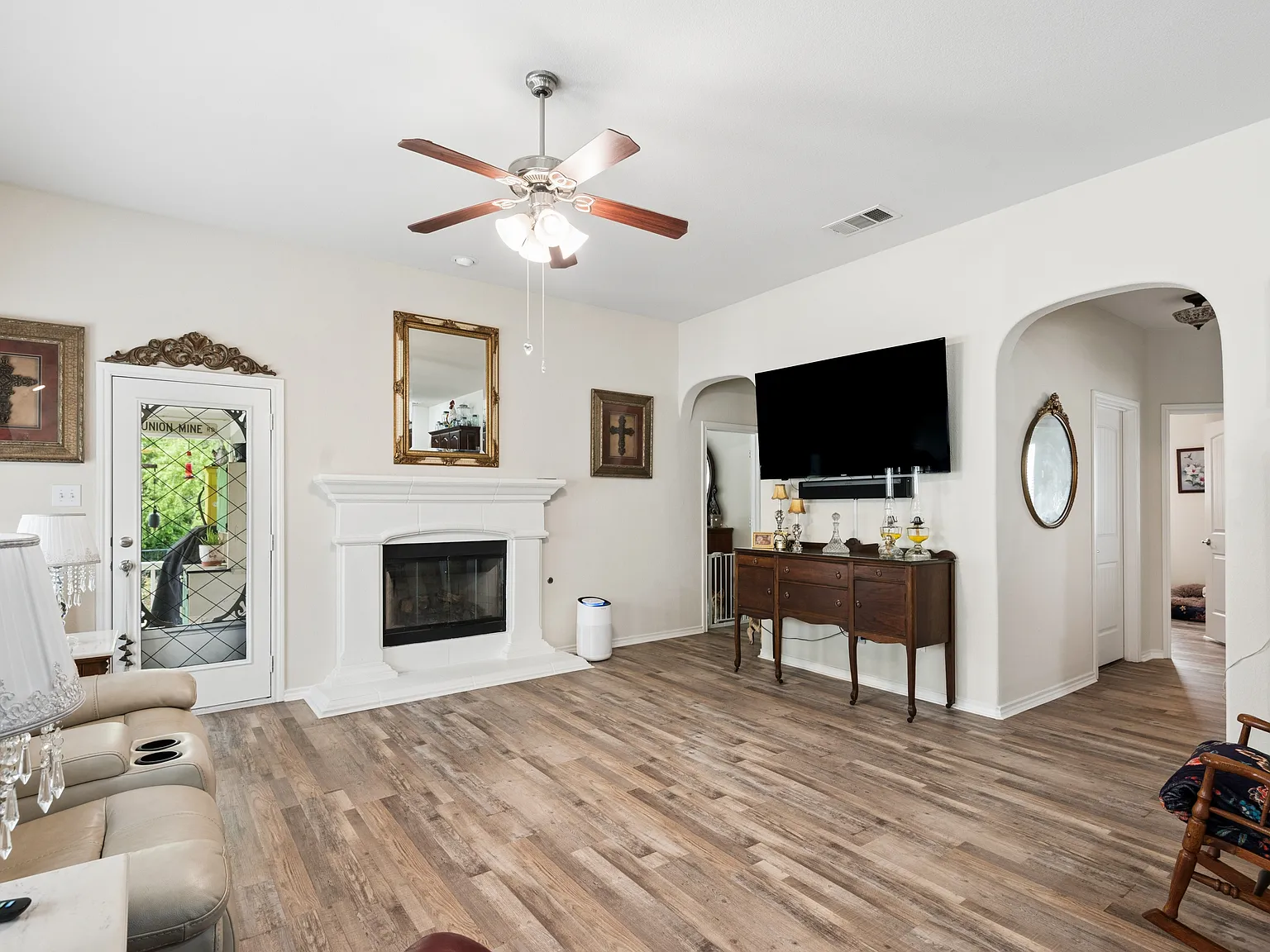 3 bed, 1770 sqft, $2,450 — Photo 3