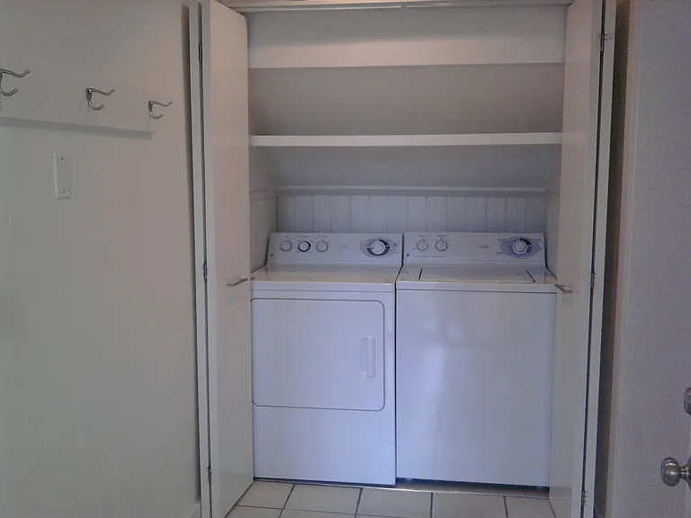 3219 Franklin Ave East — Photo 9