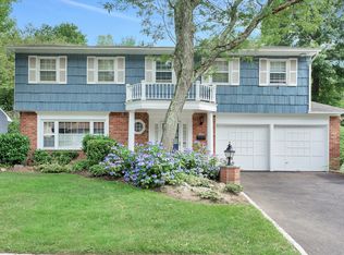 Knott Dr, Glen Cove, NY 11542