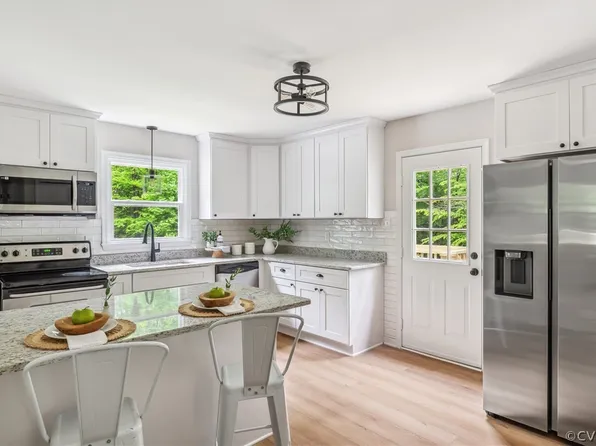 378 Fairfield Dr, King William, VA 23086