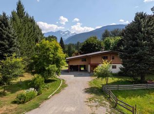 7869 Pemberton Meadows Rd, Pemberton, BC V0N2L1
