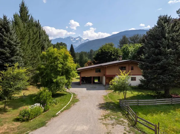 7869 Pemberton Meadows Rd, Pemberton, BC V0N 2L1