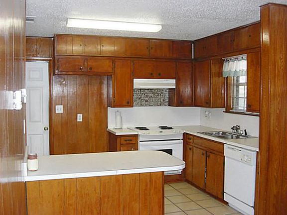 4th image of 2040 Meadowview Dr