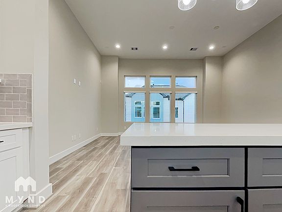 5th image of 2915 Sherwood Green Ln