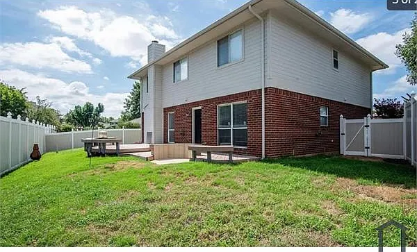 5 bed, 2294 sqft, $3,250 — Photo 2