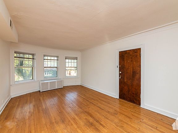 4th image of 5805 N Washtenaw Ave #2