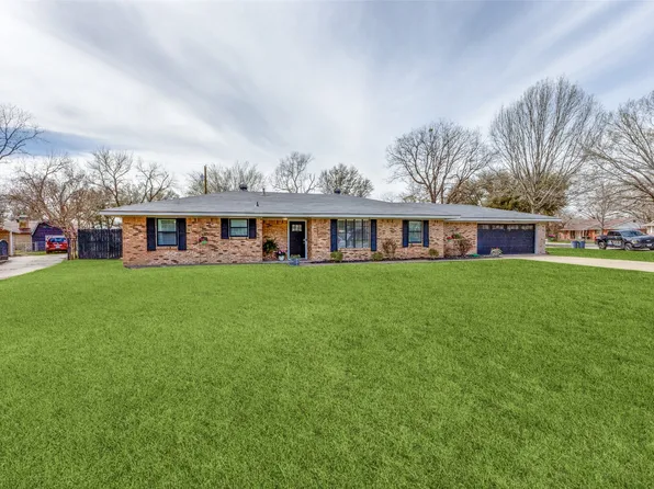 221 Melody Ln, Terrell, TX 75160