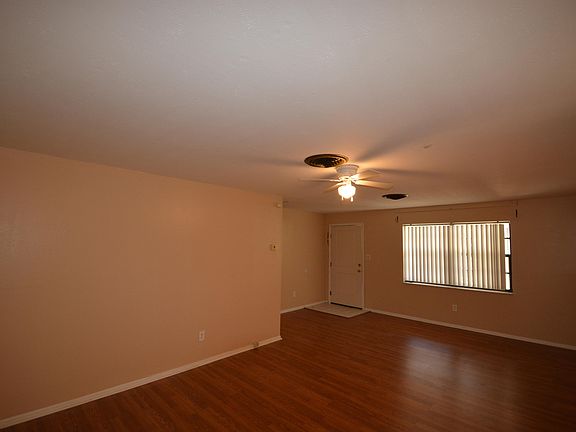 2nd image of 826 Carolina Ave