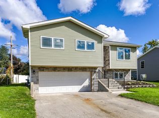 7801 Woodridge Dr, Woodridge, IL