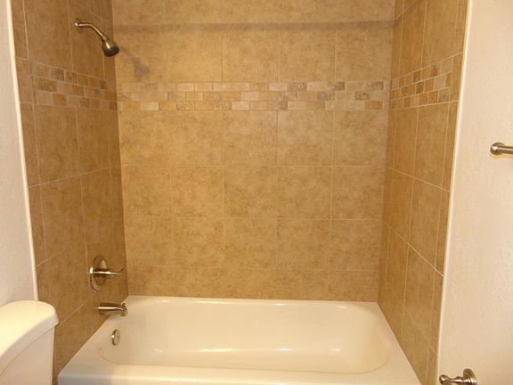 5th image of 1415 N Camino Emiliano