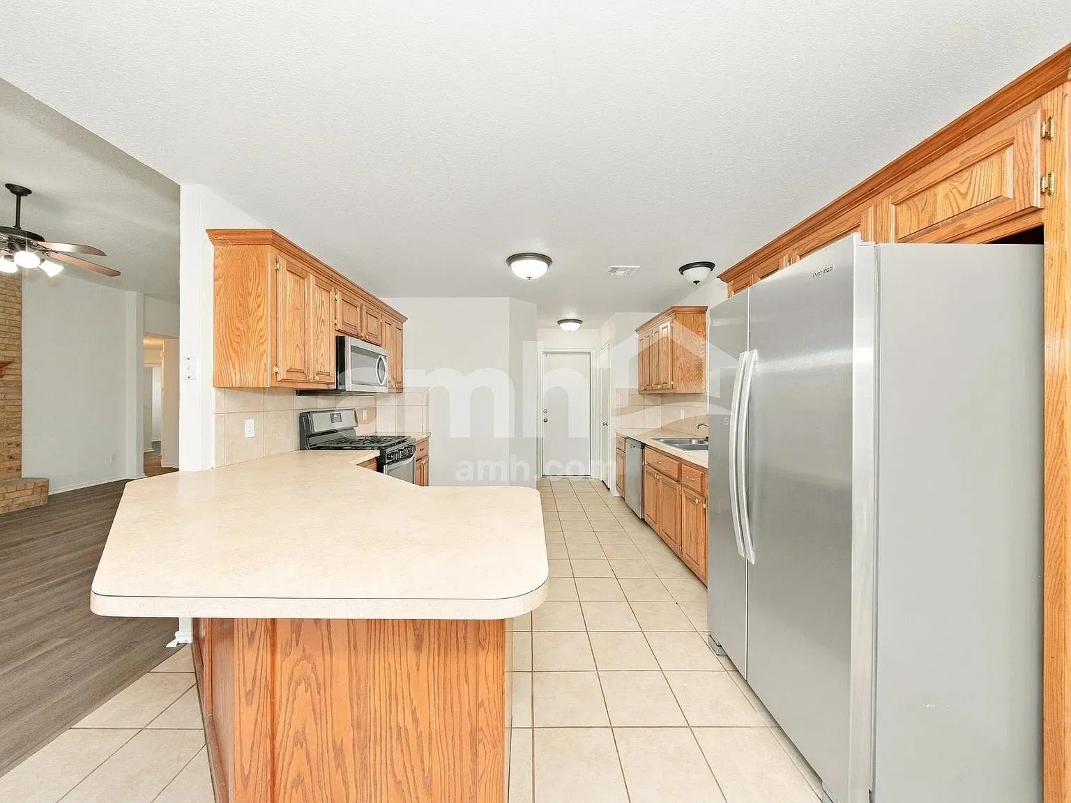 4 bed, 2.0 bath, 1860 sqft, $1,935 — Photo 4