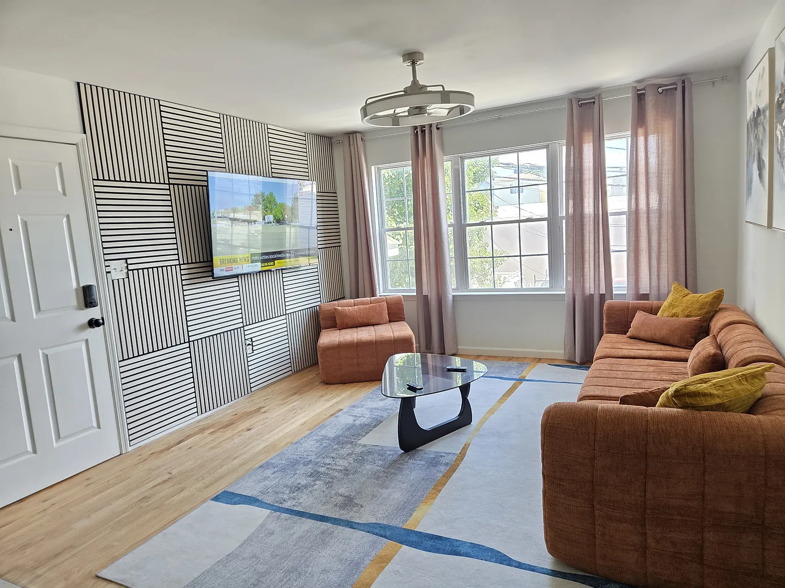 3 bed, 2440 sqft, $1,300 — Photo 2