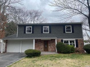 203 Browns Rd, Nesconset, NY 11767